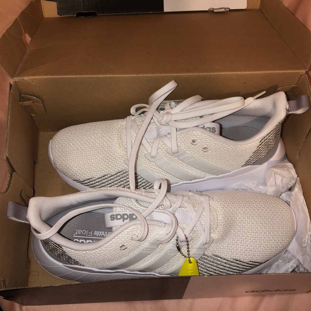 Women’s Adidas Questar Flows